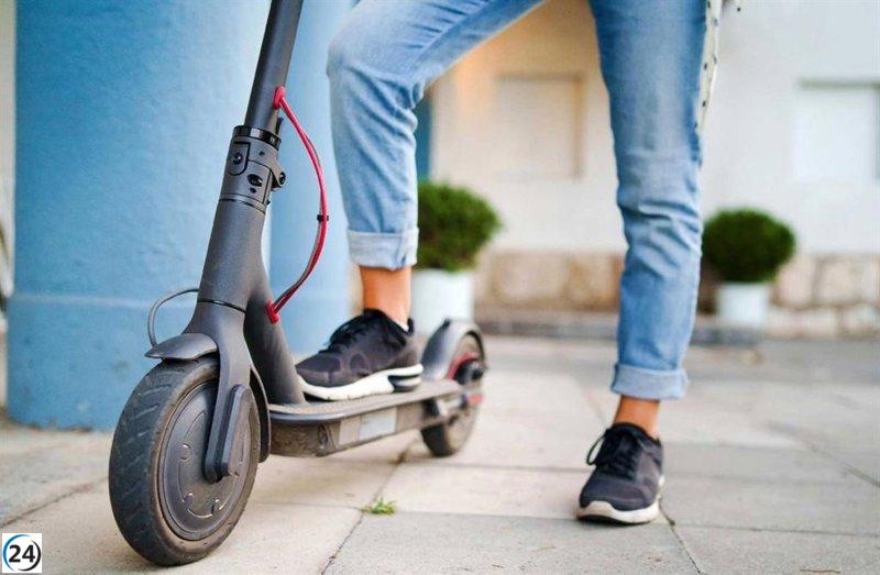 Sevilla refuerza las reglas para patinetes: obligatoriedad de chaleco y casco homologados, con sanciones de hasta 500 euros.