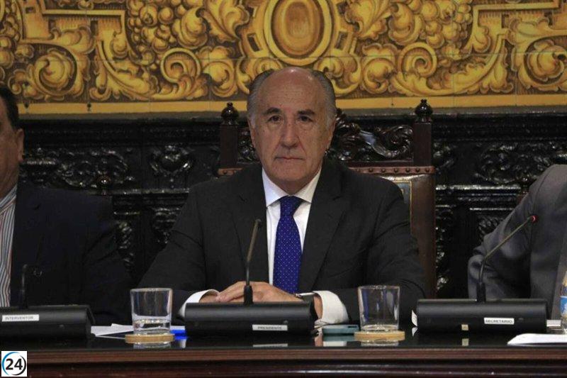 Landaluce sigue como alcalde de Algeciras tras el respaldo del PP, mientras la oposición se retira de la sesión.