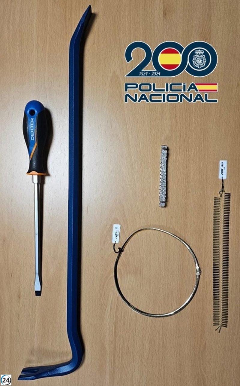 Detenido en Marbella por el robo de joyas de oro valoradas en 13.000 euros.