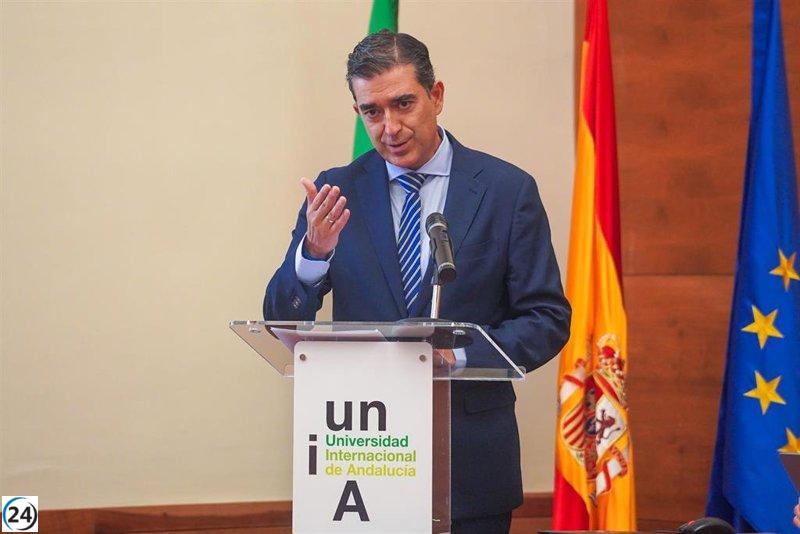 Alcalde de Baeza (Jaén) sufre lesiones tras accidente en su ascensor doméstico.