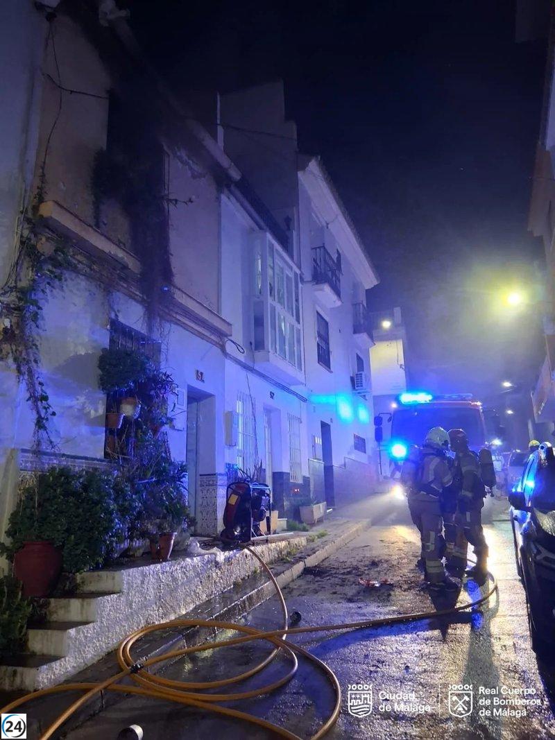 Descubren el cuerpo de un hombre en casa destruida por incendio en Málaga.