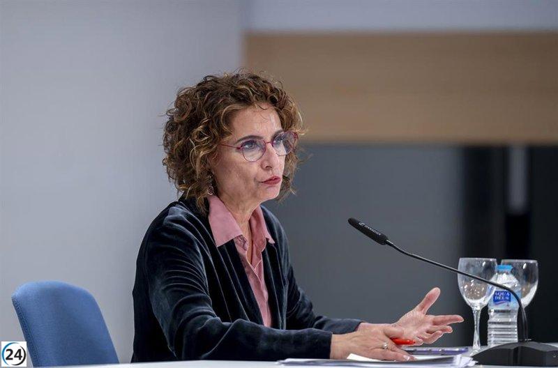 Montero cuestiona al PP sobre su compromiso con la sanidad y educación pública: 