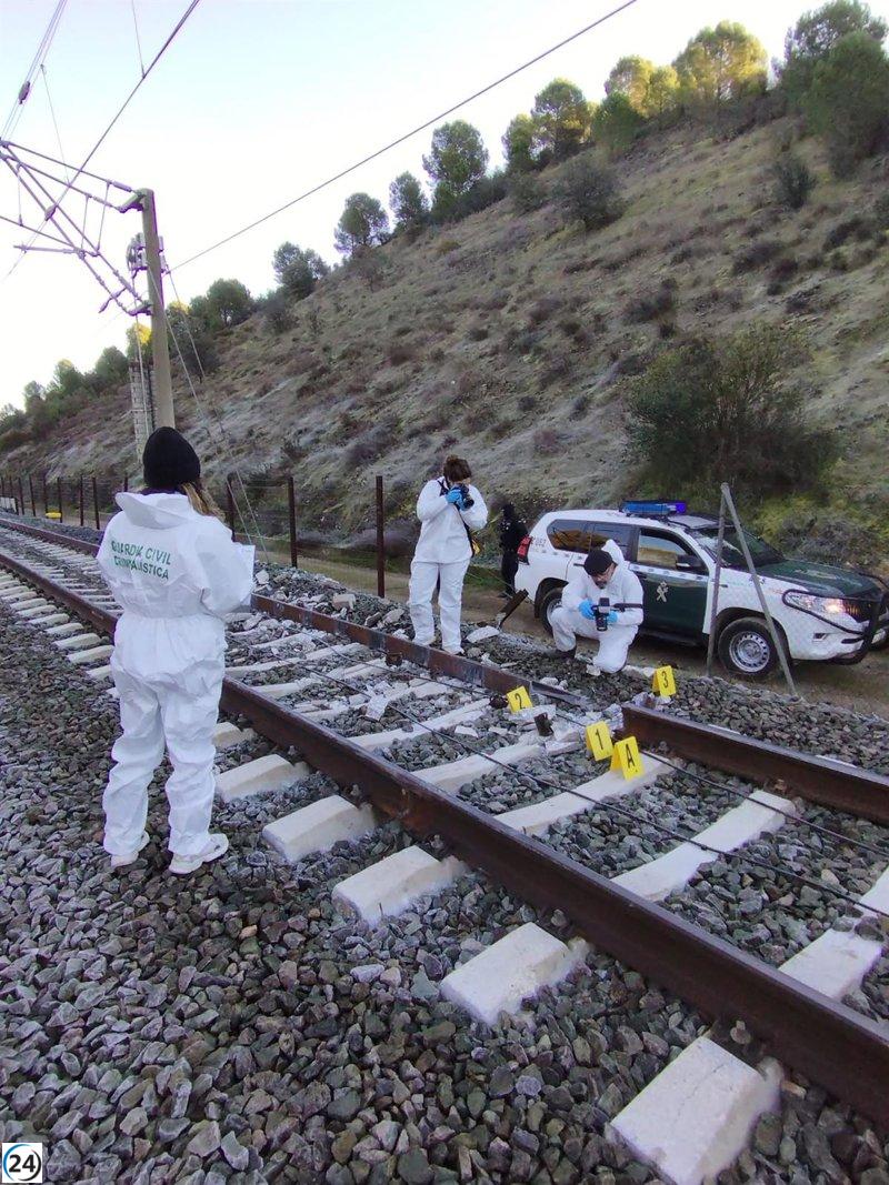 Fotografía revela un tramo de riel fracturado en Adamuz tras el accidente.