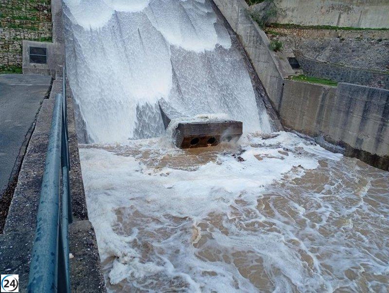 Desalojo urgente de 250 personas en San Roque (Cádiz) debido a la tormenta.