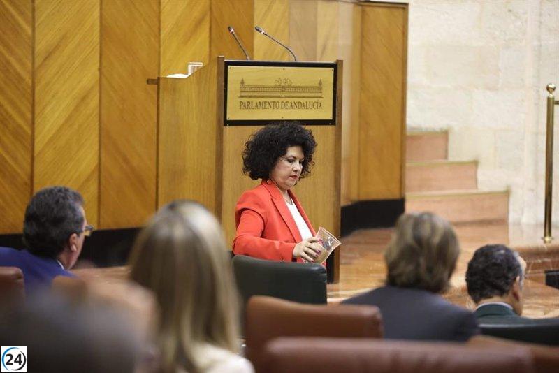 Presidente del Parlamento andaluz reprende a Adelante por acción en el escaño de Moreno durante debate sobre Doñana.