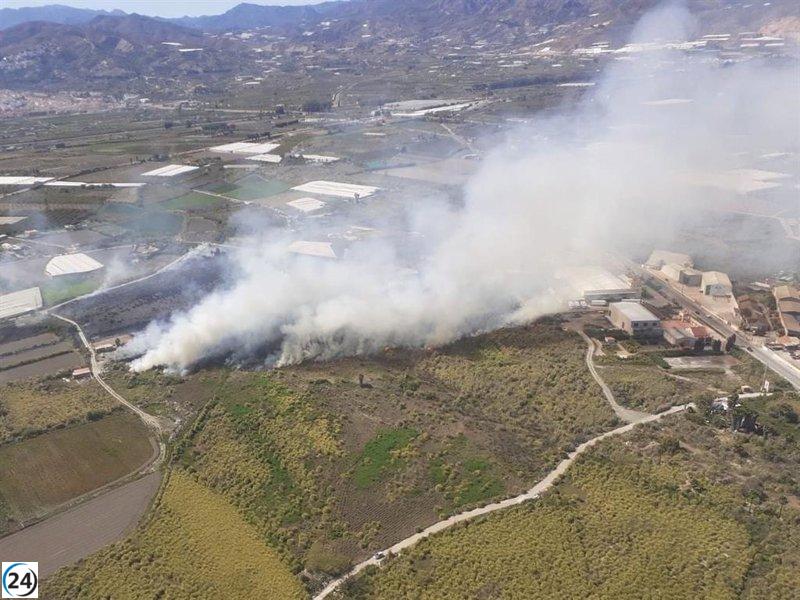 Incendio en Motril controlado, pero deja un cortijo calcinado y heridos.