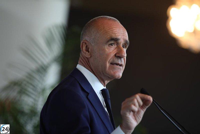 Muñoz busca gobernar Sevilla sin confrontación como en Madrid.