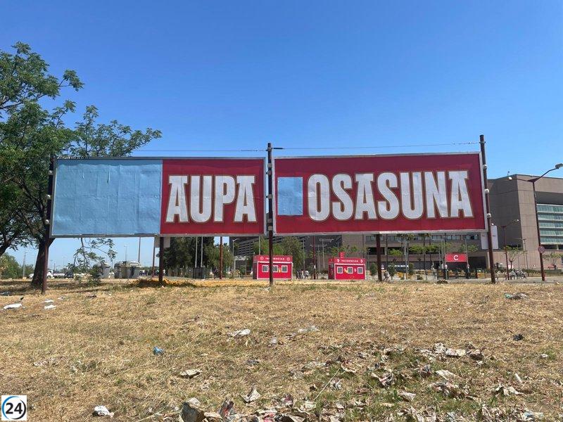 El PSOE denuncia vallas publicitarias de EH Bildu cerca del Estadio de La Cartuja.