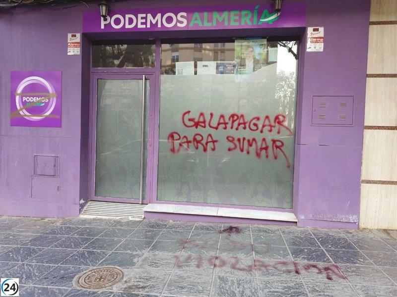 La sede de Podemos en Almería amanece vandalizada y con mensajes de odio en su fachada.