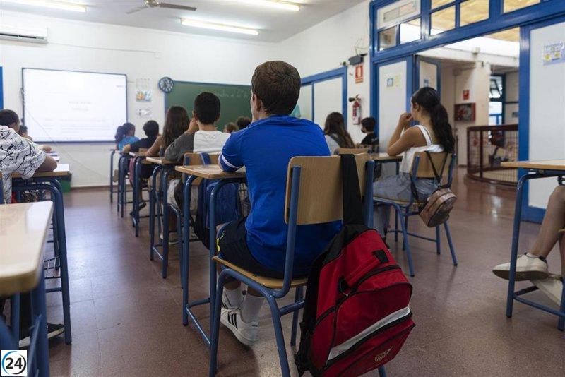 Andalucía publica las órdenes para nuevos currículos en la educación básica y media.