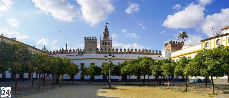 Rescatado turista encerrado en edificio del Patio Banderas con una grúa en Sevilla.