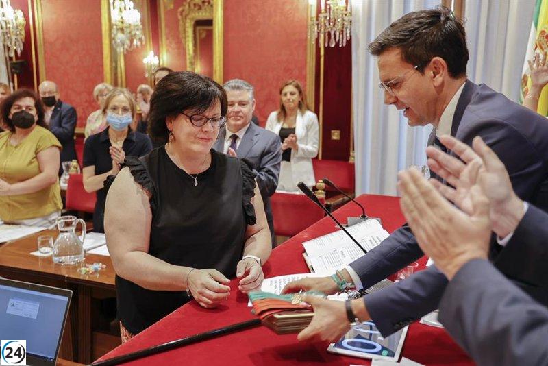La edil Sandra Rodríguez deja el ayuntamiento de Granada al entrar Calvo en la lista del PSOE.