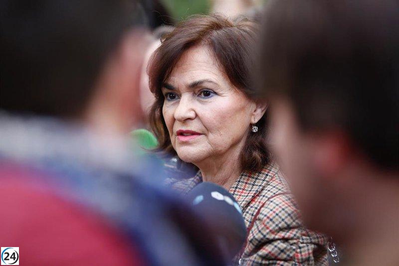 Carmen Calvo niega problemas con el colectivo trans tras críticas en Granada.