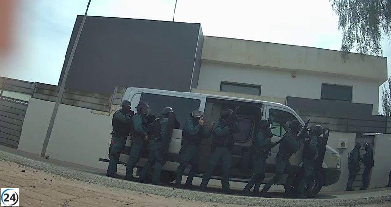 Dos detenidos en Granada por centro de almacenamiento de marihuana en chalé de lujo.