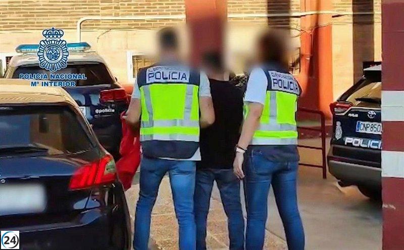 Vigilante del albergue de Almería detenido dos veces en un mes por vender falsos empadronamientos a migrantes.