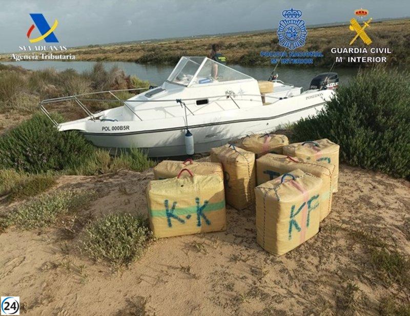 Incautan 3,7 toneladas de hachís en dos operaciones antidroga en Isla Canela y Punta Umbría.