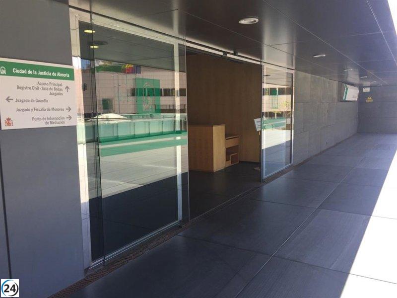 Socio de concesionario en Almería condenado por grabar a empleadas con cámara espía