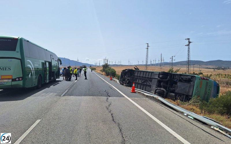 Muerte de motorista y heridos tras colisión con autobús en Tarifa (Cádiz)