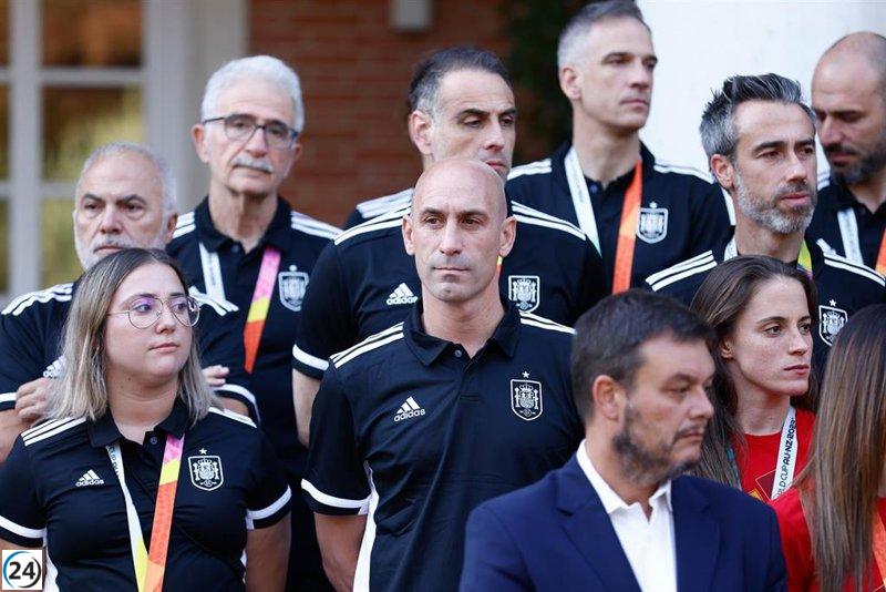 El Pleno de Motril (Granada) discutirá retirar la Medalla de Oro a Luis Rubiales por besar a Jennifer Hermoso.