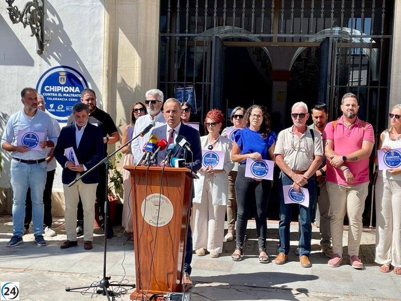 Manifestación en Chipiona contra el último caso de violencia machista a una mujer de 63 años