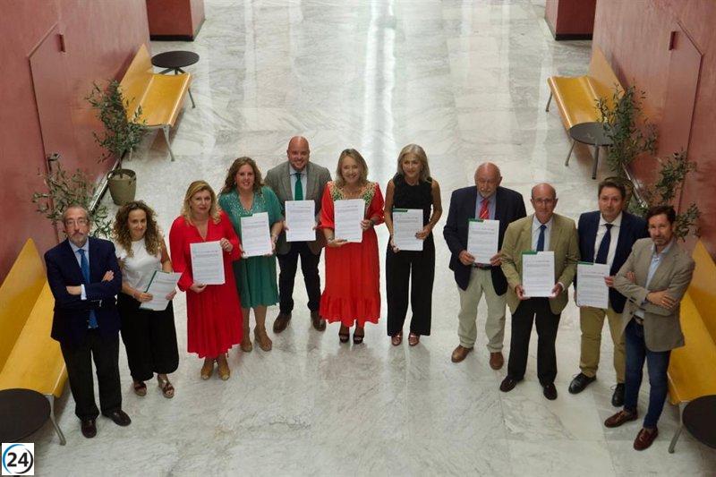 La Junta, los sindicatos y la patronal acuerdan aumentar la plantilla de docentes en la enseñanza concertada en 265 personas.