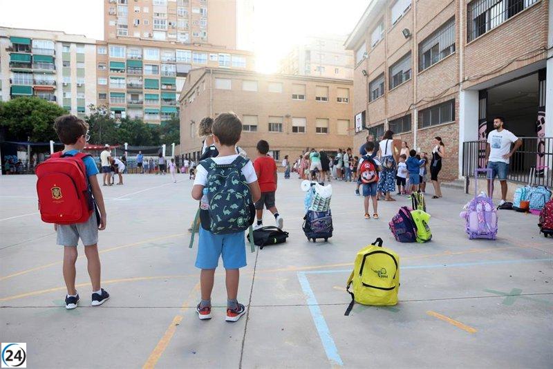 Más de 732 mil estudiantes de Andalucía comienzan las clases este lunes.