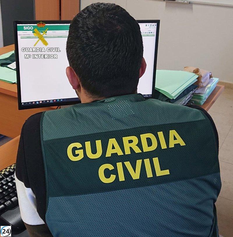 Detenidos en Sevilla tres estafadores cibernéticos que defraudaron más de 100.000 euros a una empresa guipuzcoana.