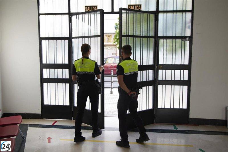 La convocatoria del nuevo examen de las oposiciones de la Policía de Sevilla es suspendida por el BOP debido a filtraciones.