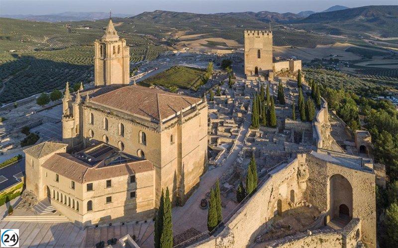 Menor herido tras caer de una iglesia en Alcalá la Real (Jaén) es trasladado a hospital
