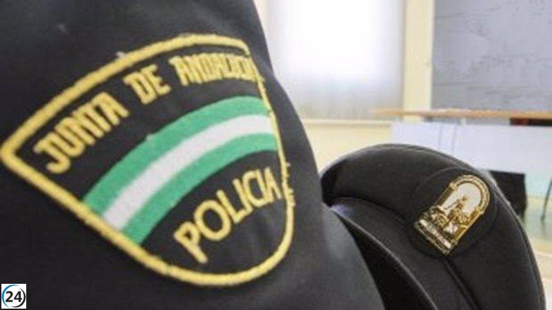 Dos agentes escoltaban a líder de trama de estafas online a dentista en San Fernando (Cádiz) y resultaron heridos.