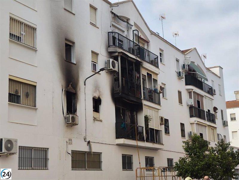 Bloque inhabitado tras incendio mortal en Los Palacios (Sevilla) mantiene a once familias desalojadas