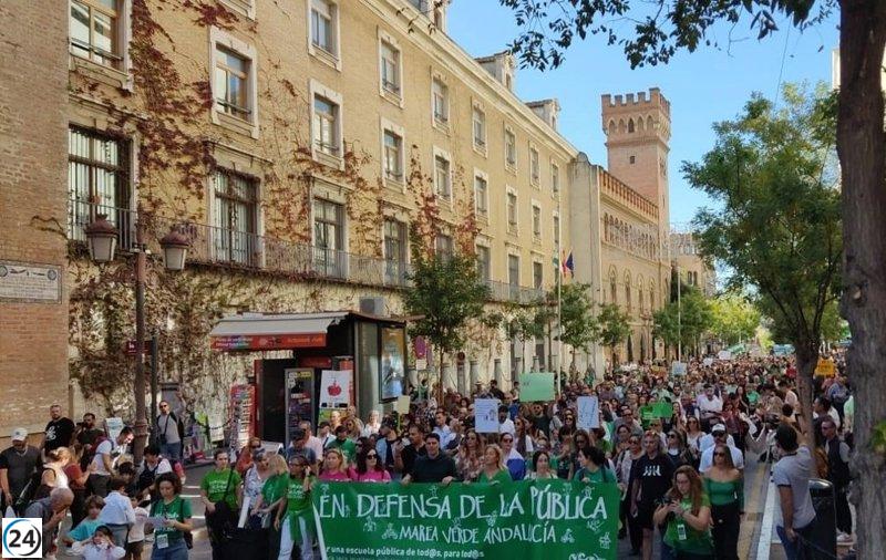 Multitudes se unen en manifestaciones en Sevilla y Málaga para combatir la privatización de la educación y demandar su optimización.