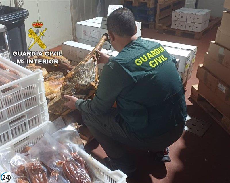 Cuatro individuos arrestados por saquear 211 jamones, valorados en 23.000 euros, de un secadero en Cortegana, Huelva.