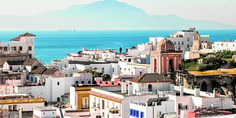 Explora la ciudad de Tarifa: paraíso de los deportes acuáticos