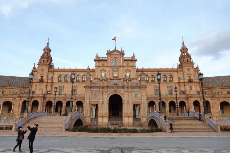 Explorando el Museo Abierto de la Plaza de España en Sevilla