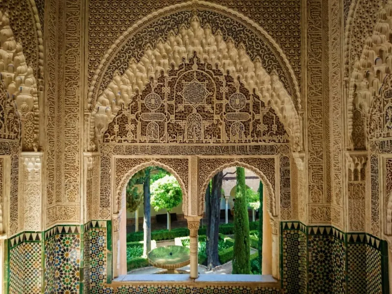 Un recorrido por la Alhambra de Granada, obra maestra del arte islámico