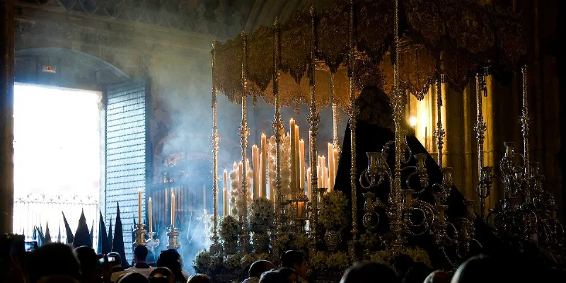 Conociendo la historia de la Semana Santa sevillana en El Museo de la Hermandad de la Sed