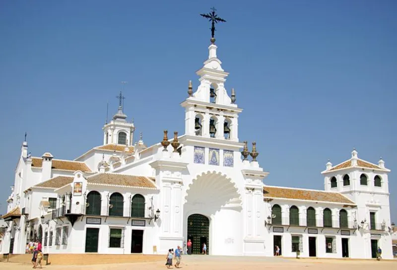Visita el Santuario del Rocio en plena naturaleza